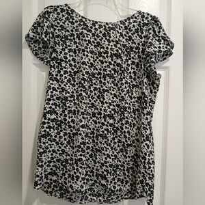 LOFT Monochrome Floral Pattern Top